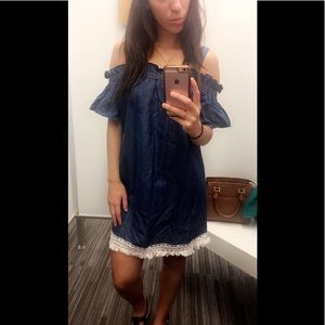Beautiful off shoulder jean dress💙💙